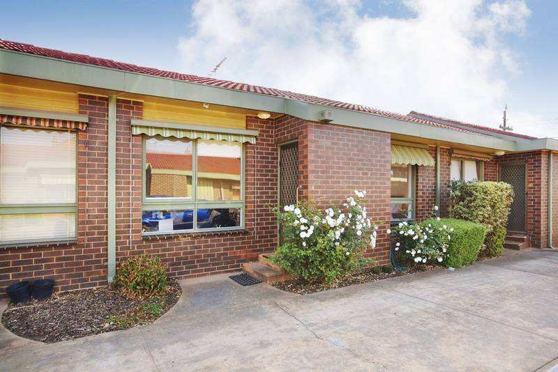 IMMACULATELY PRESENTED LOW MAINTENANCE UNIT Picture 1