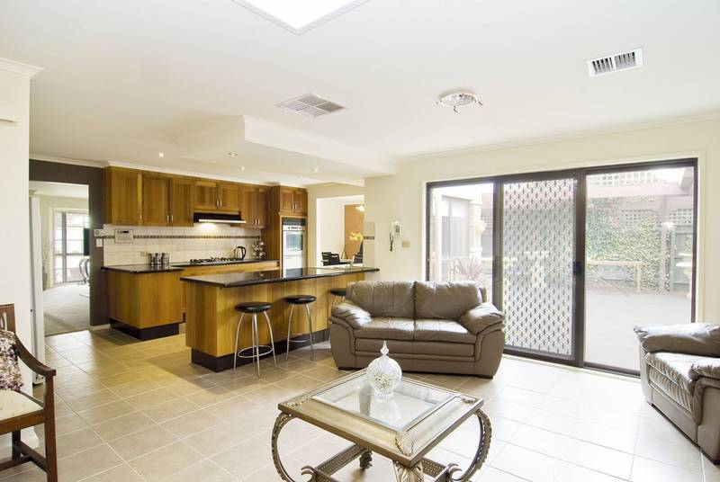 A SPACIOUS HOME SUITED TO LARGE FAMILY LIVING Picture 2