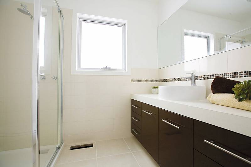 DISTINCTIVE ELEVATED TOWN RESIDENCE Picture 3