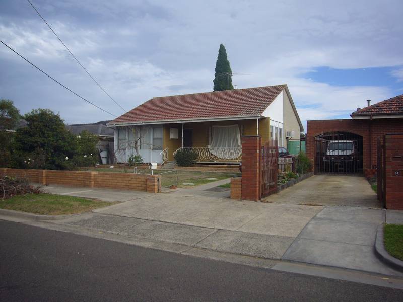 DEVEOPMENT SITE WITH PLANS & PERMITS APPROVED FOR 3 TOWNHOUSES Picture 1