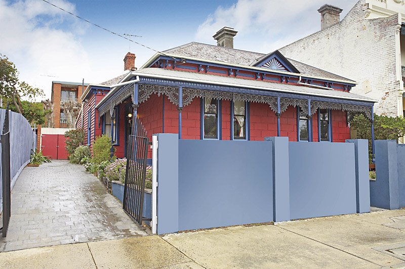 ATTRACTIVELY UPDATED CITY EDGE CLASSIC Picture 1