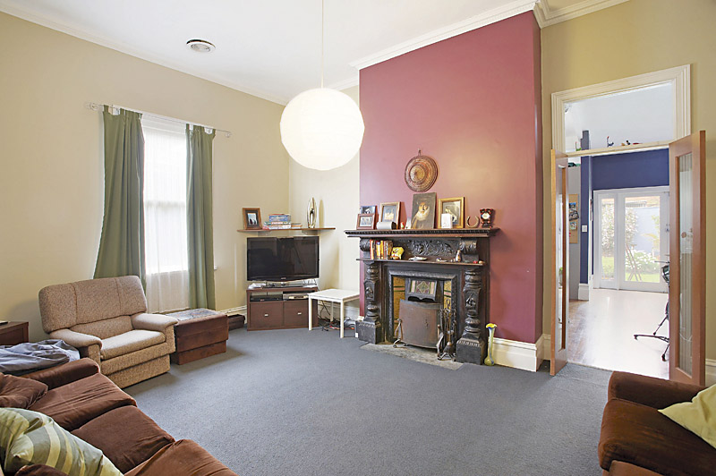 ATTRACTIVELY UPDATED CITY EDGE CLASSIC Picture 3