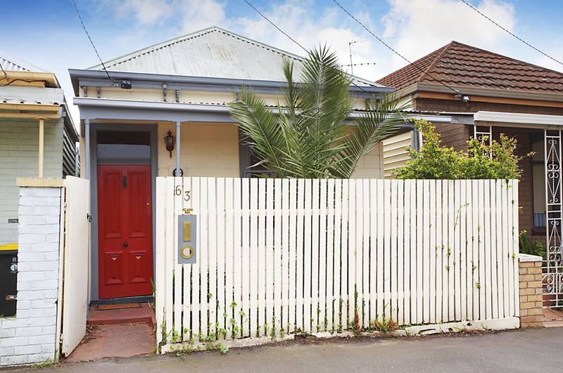 FREESTANDING PERIOD
HOME IN THRIVING LOCALE Picture 1