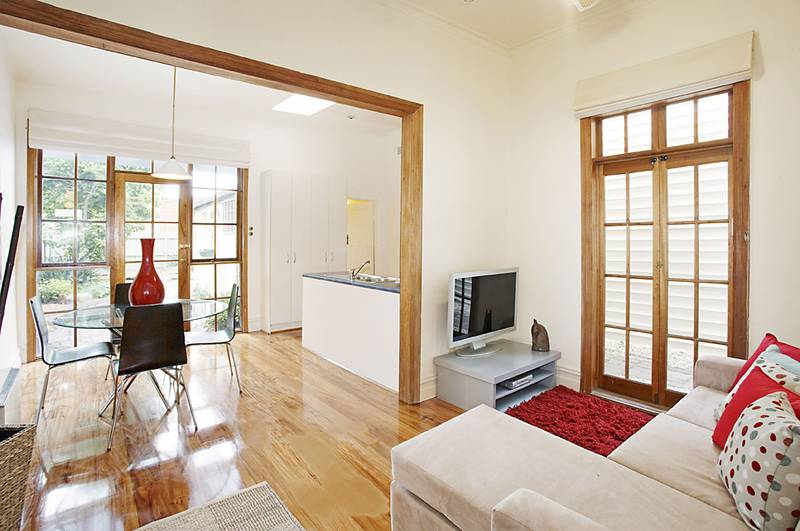 FREESTANDING PERIOD
HOME IN THRIVING LOCALE Picture 2