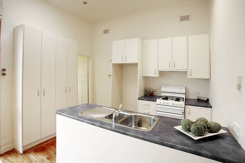 FREESTANDING PERIOD
HOME IN THRIVING LOCALE Picture 3