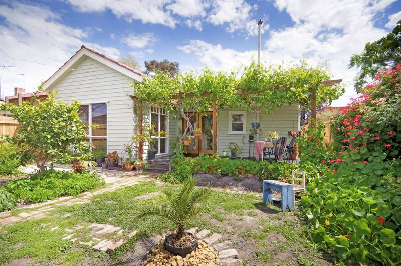 IDEALLY EQUIPPED FOR FIRST FAMILY HOME SUCCESS Picture 3