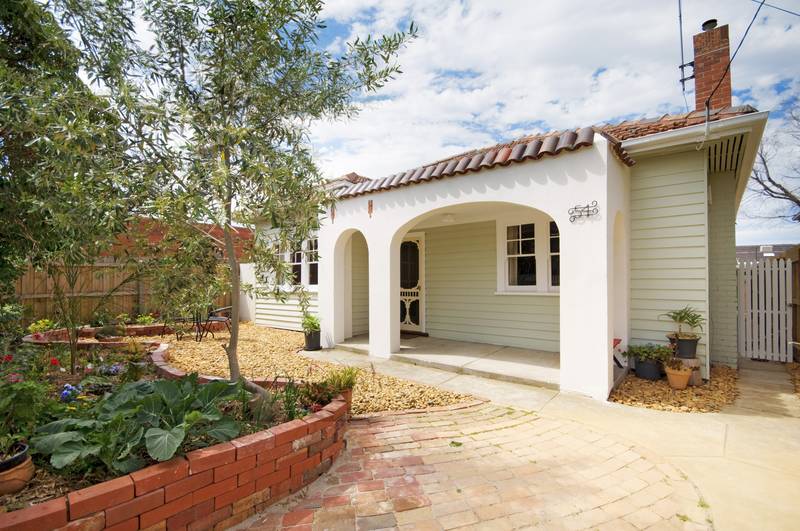 IDEALLY EQUIPPED FOR FIRST FAMILY HOME SUCCESS Picture 1