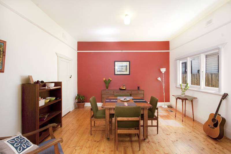 A BEAUTIFUL HOME LADEN WITH CHARACTER,LIGHT AND SPACE Picture 3