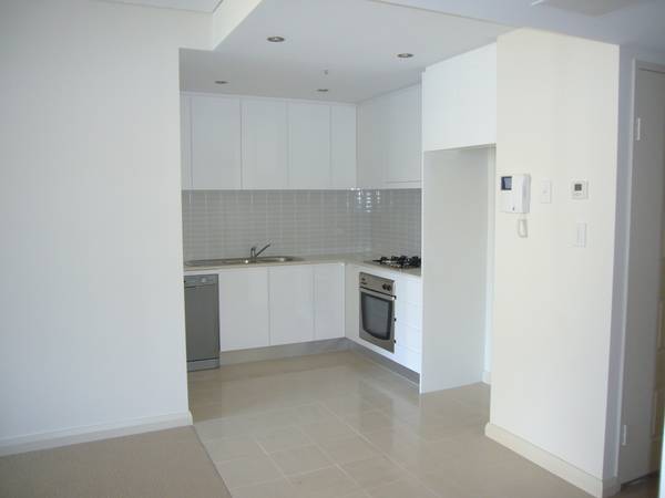DEPOSIT TAKEN - Modern Two Bedroom Apartment with Security Carspace - Taragon Picture 3