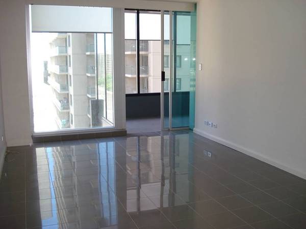 DEPOSIT TAKEN - One bedroom + study apt. in the Popular World Tower Complex! Picture DEPOSIT TAKEN - One bedroom + study apt. in the Popular World Tower Complex! Picture
