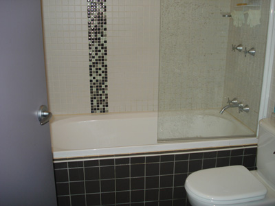 Modern sunny one bedroom unit with security parking - Avoid disappointment, inspect now! Picture