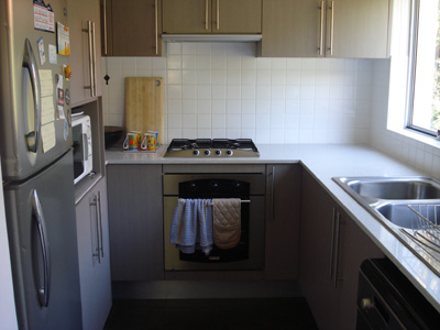 Modern sunny one bedroom unit with security parking - Avoid disappointment, inspect now! Picture
