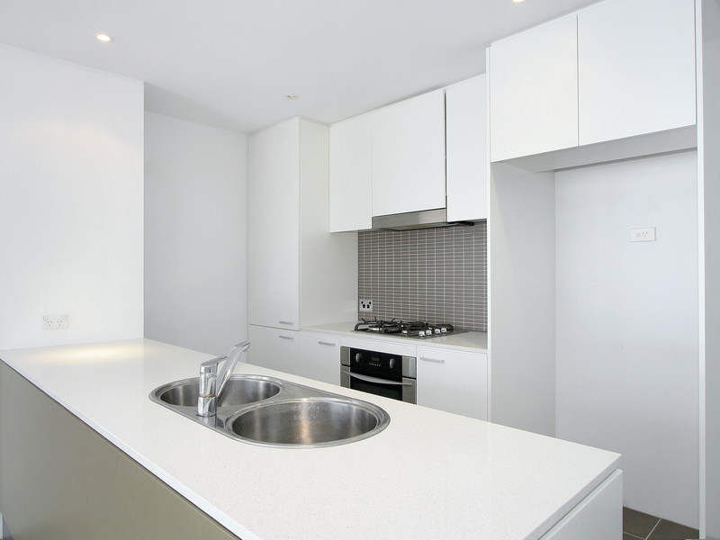 Spacious 2 bedroom apartment in Victoria Park! Picture 3
