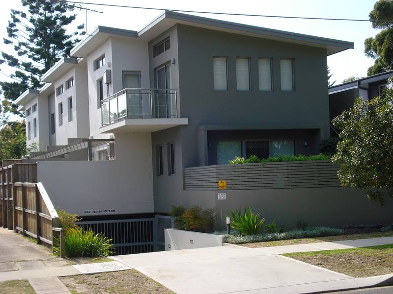 Modern One Bedroom Unit - Low Maintenance. Picture 1