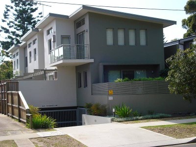 Modern One Bedroom Unit - Low Maintenance. Picture