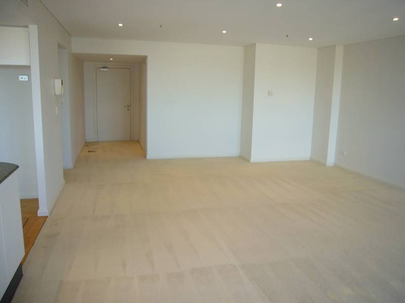 Enjoy city living high above Haymarket in The Peak. Picture 3