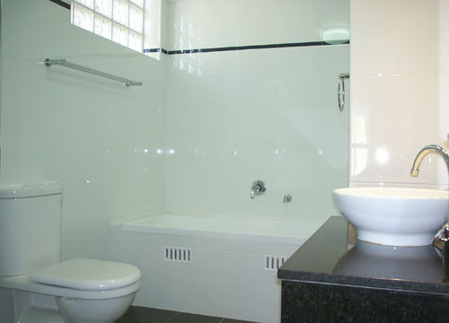 DEPOSIT TAKEN - Modern 2 Br Apartment with Parking in the Heart of the City! Picture 3