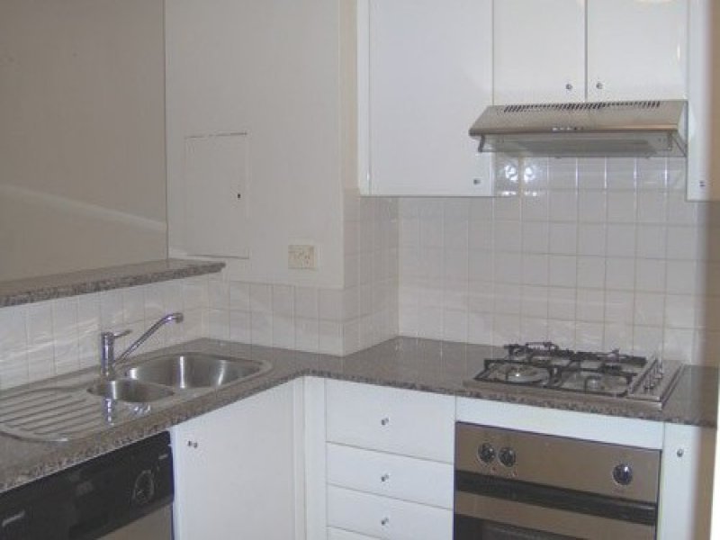 DEPOSIT TAKEN - Modern One Bedroom Apartment - LANDMARK APARTMENTS Picture 2