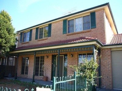 DEPOSIT TAKEN - Large 2 storey 4 br + study family home Picture