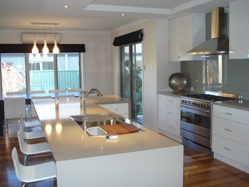 New Display Home with over $100,000 of extra's - available with vacant possession Picture 3