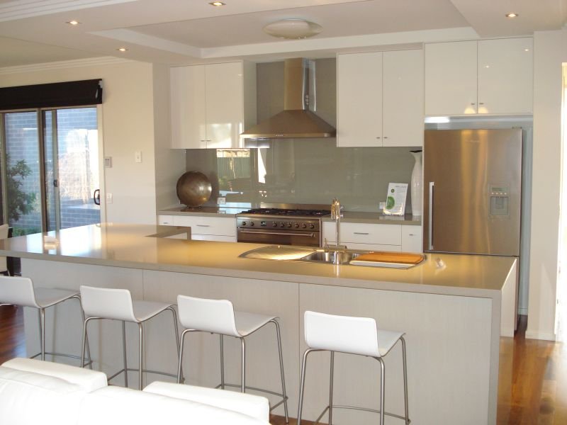 New Display Home with over $100,000 of extra's - available with vacant possession Picture 2