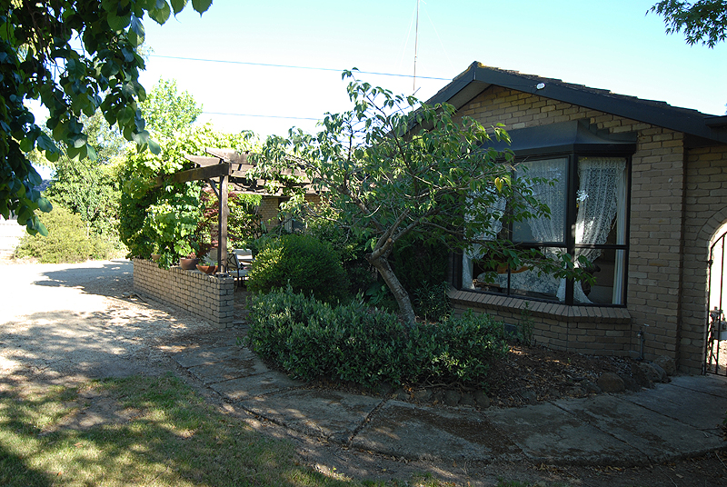 Beautiful Bush-Like Setting only Minutes to CBD Picture