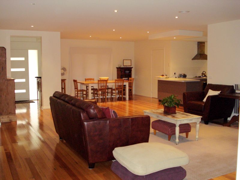 Blue Ribbon Location Amongst The Gums Picture 3