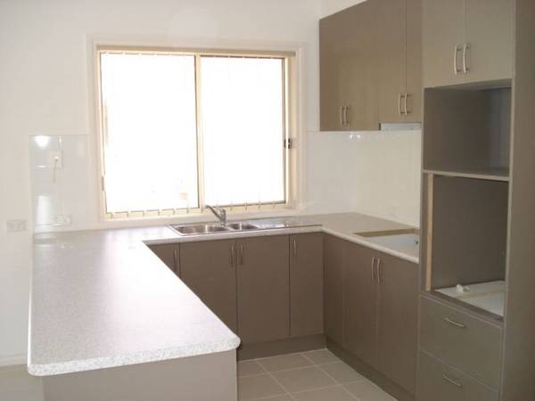 Less than 12 Months old - Returning $240pw - 3 Bedroom + 2 Bathroom Townhouses Picture 2