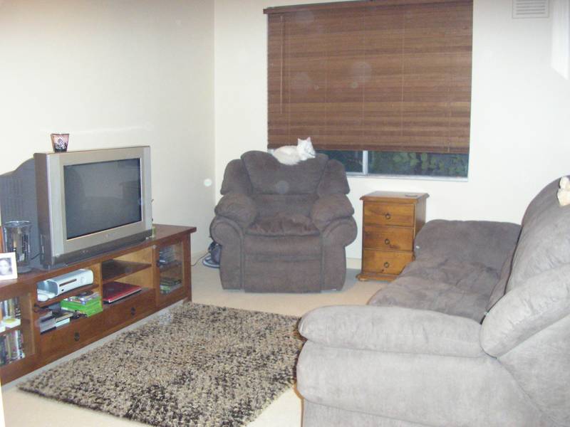 Low maintenance Central One Bedroom Unit Picture
