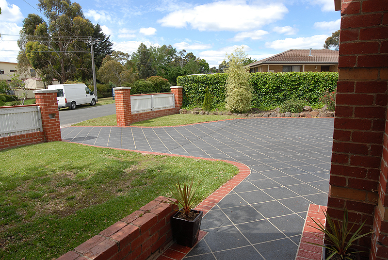 Surprisingly Spacious Family Home Close to CBD Picture 2