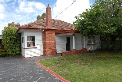 Surprisingly Spacious Family Home Close to CBD Picture