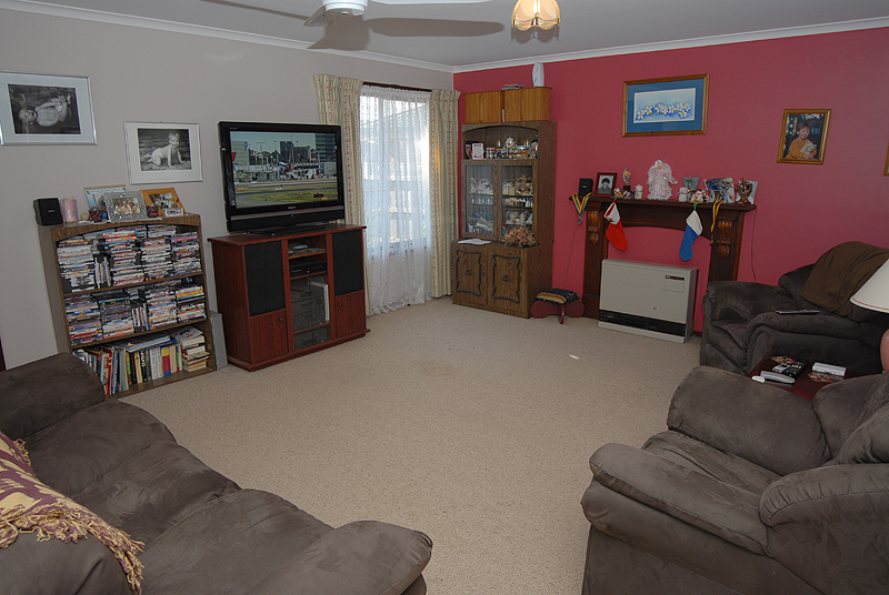 Bright and Spacious Family Home Picture 2