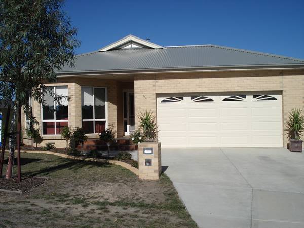 Parklands and Walking Tracks Nearby Picture 1