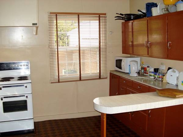 Central Three Bedroom Home Picture 3