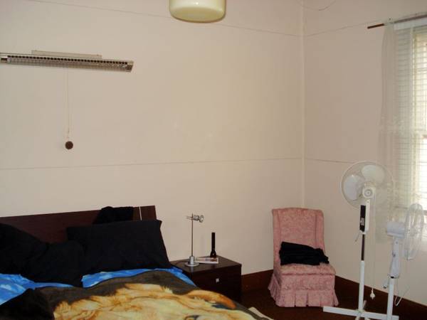 Central Three Bedroom Home Picture 2