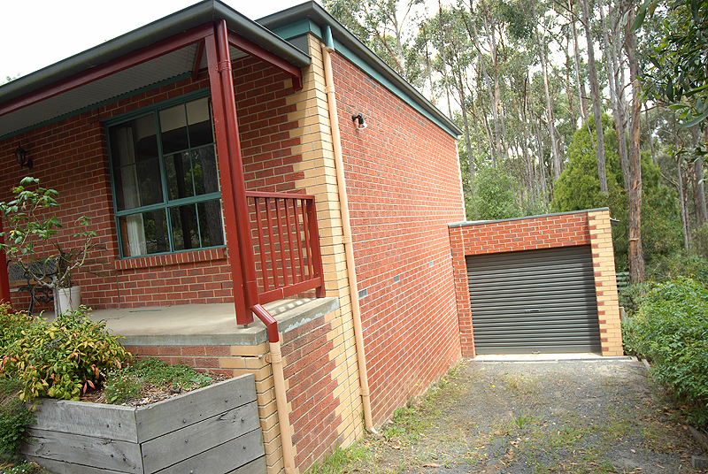 Executive Living with Entertaining in Mind to the Highest Level Picture