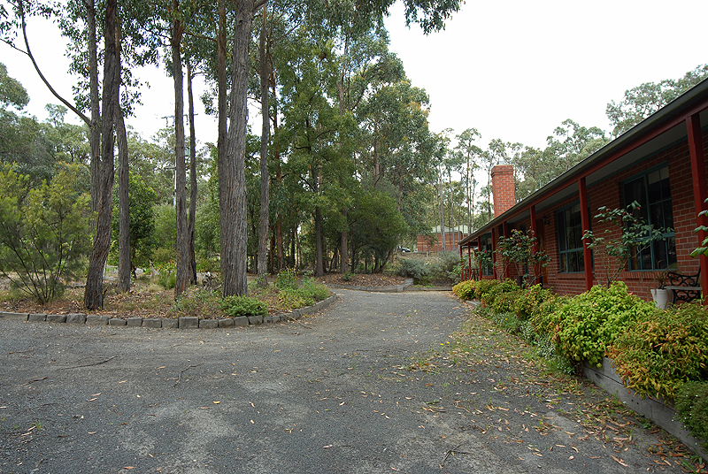 Executive Living with Entertaining in Mind to the Highest Level Picture