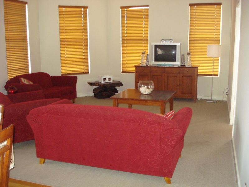 CENTRALLY LOCATED APARTMENT Picture 3