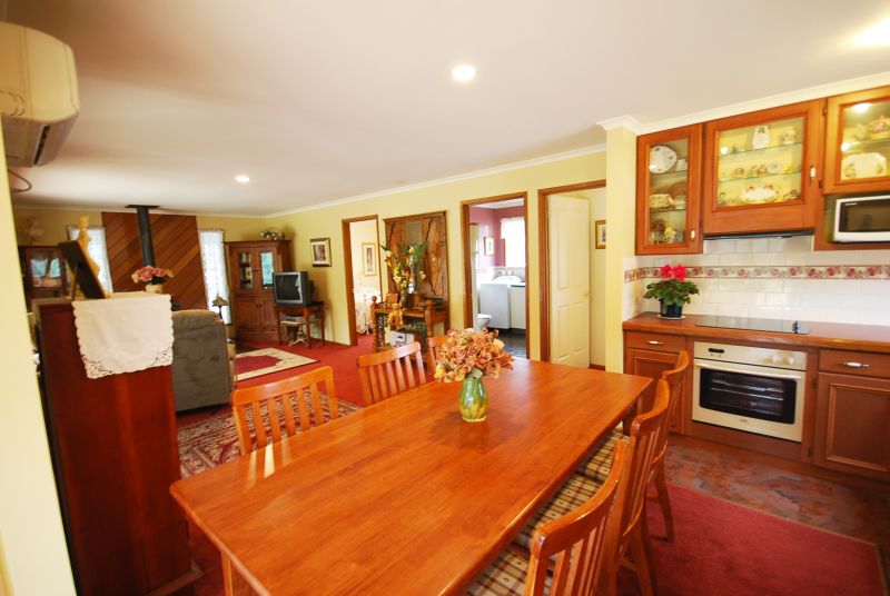 Stunning Rustic Charm on 1 ¾ Acres (Town Water) Picture