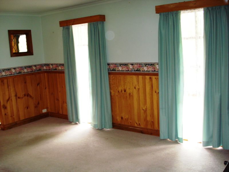 Beautiful Home in Harmony with Nature Picture 2