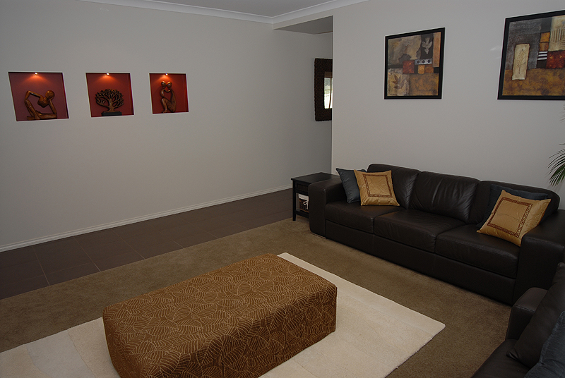 Modern Family Home Picture 3