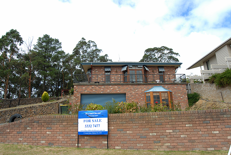 Unique Family Home on Magazine Hill with Stunning Views Picture 2