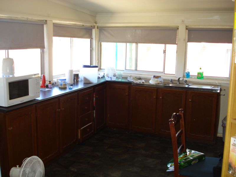 Approx. $50 cheaper per week to own than to rent - bargain buying Picture 3