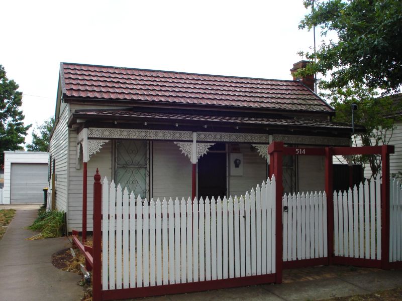 Three bedrooms - Two Living - Updated - Great Shedding Picture 1