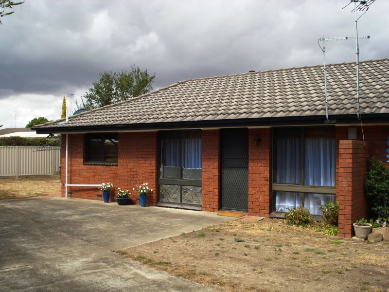 Invest for the Furture - Bright and Spacious Picture 1