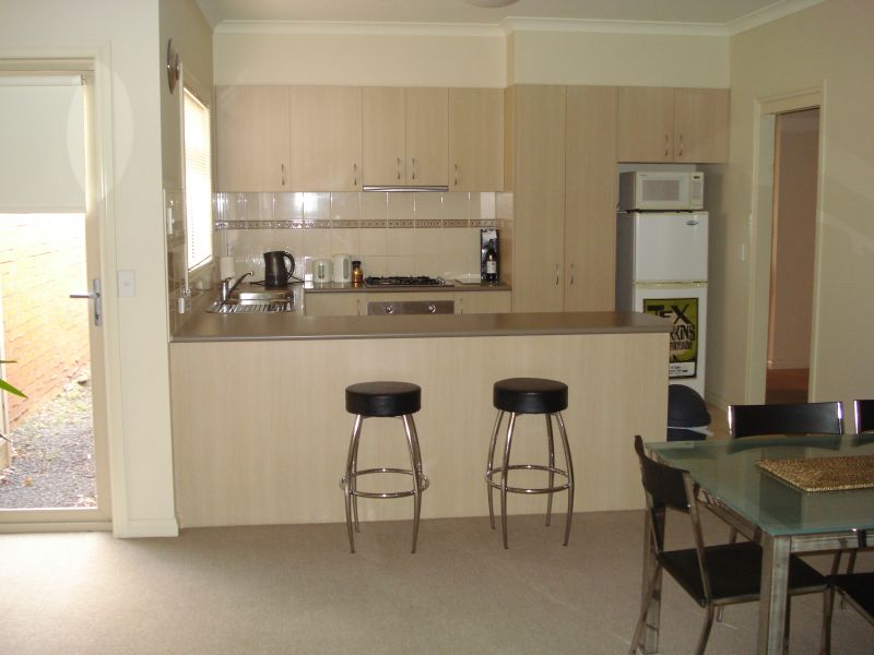 Modern Low Maintenance Home Close to Lake Esmond Picture 3