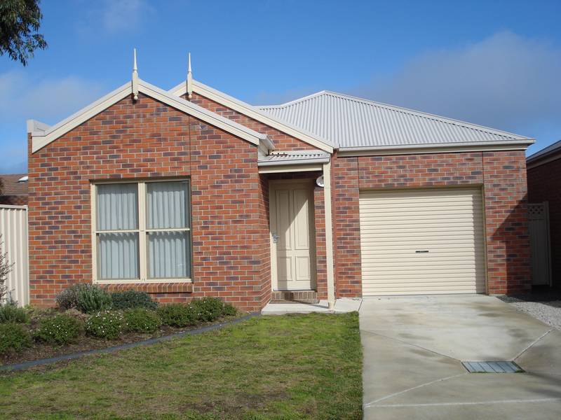 Modern Low Maintenance Home Close to Lake Esmond Picture 1