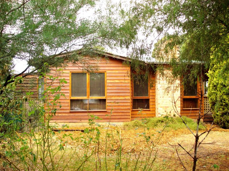 BEST VALUED FAMILY HOME IN GREAT LOCATION Picture 1