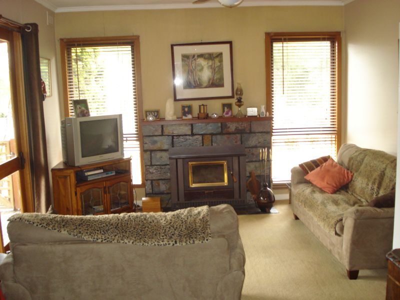 BEST VALUED FAMILY HOME IN GREAT LOCATION Picture 2