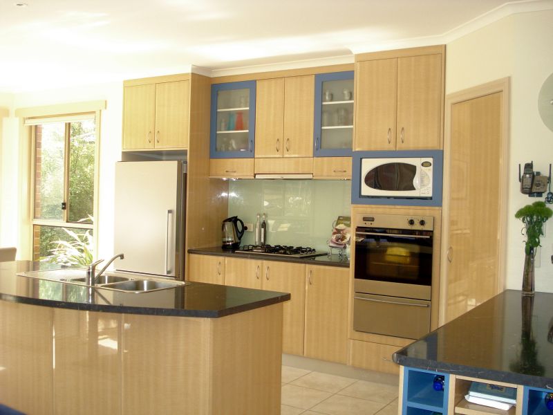 Three Bedrooms Plus Study- Close to University Picture